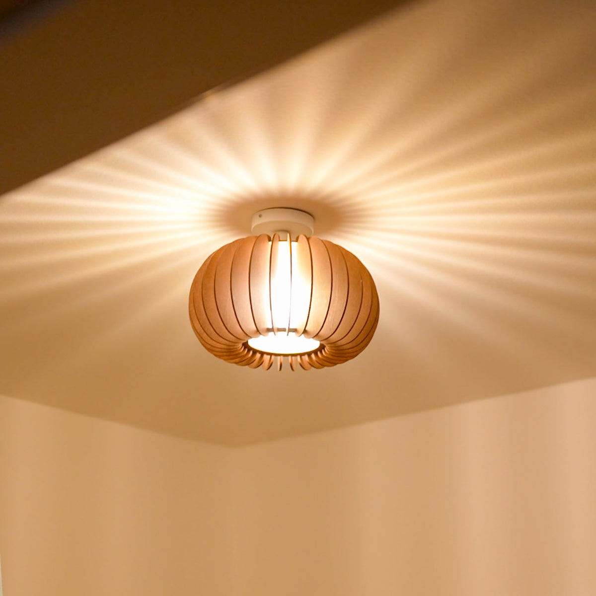 Deckenleuchte NINO aus Holz